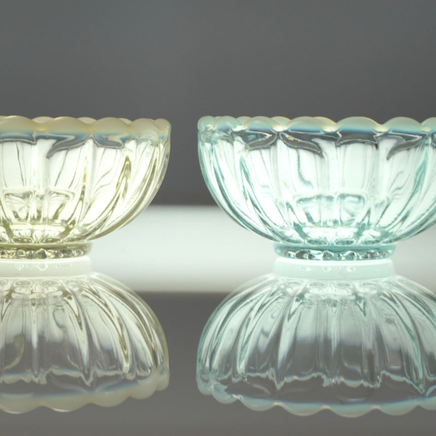 Chrysanthemum-shaped glass delicacy container for water