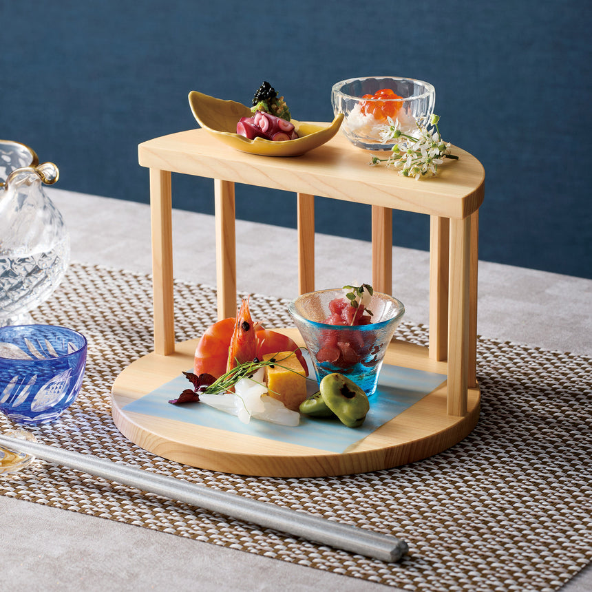 Cypress vertical lattice tiered display